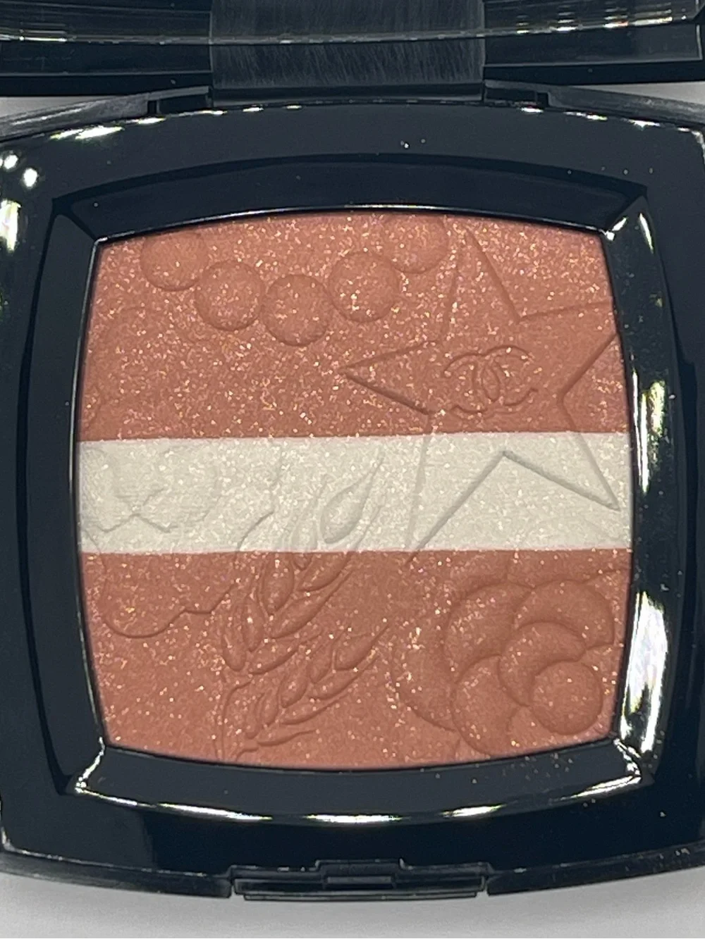 CHANEL - 998 Peche Lumiere Illuminating Powder Blush